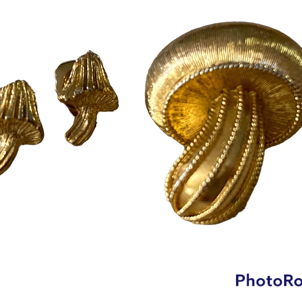 Cottage Core CottageCore Mushroom Small Pin Tiny Earrings Trifari Avon